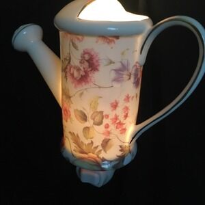 Vtg. Kirklands WATERING CAN NIGHT LIGHT 5" X 4" WHITE Floral PINK FLOWERS Works